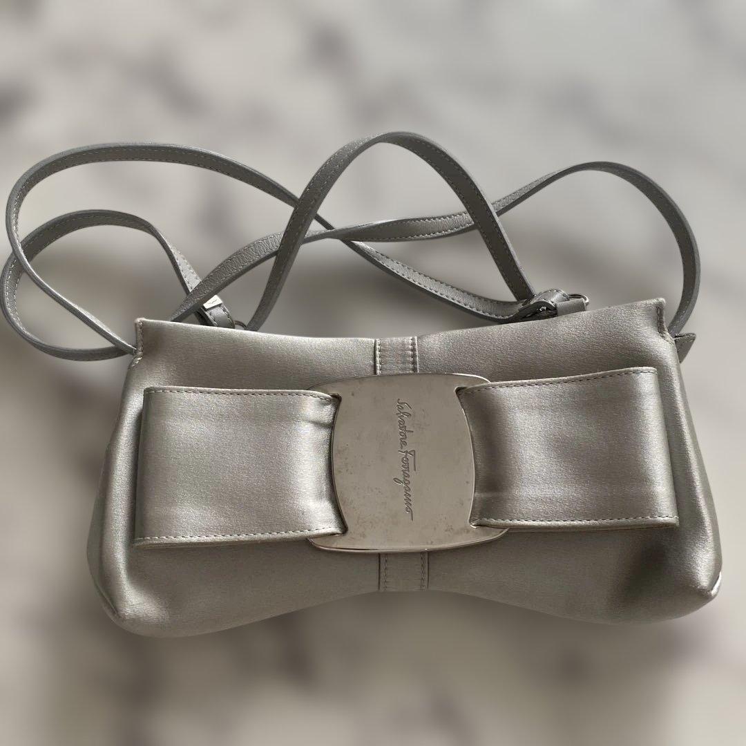 フェラガモ　リボン　ポーチ　ショルダー