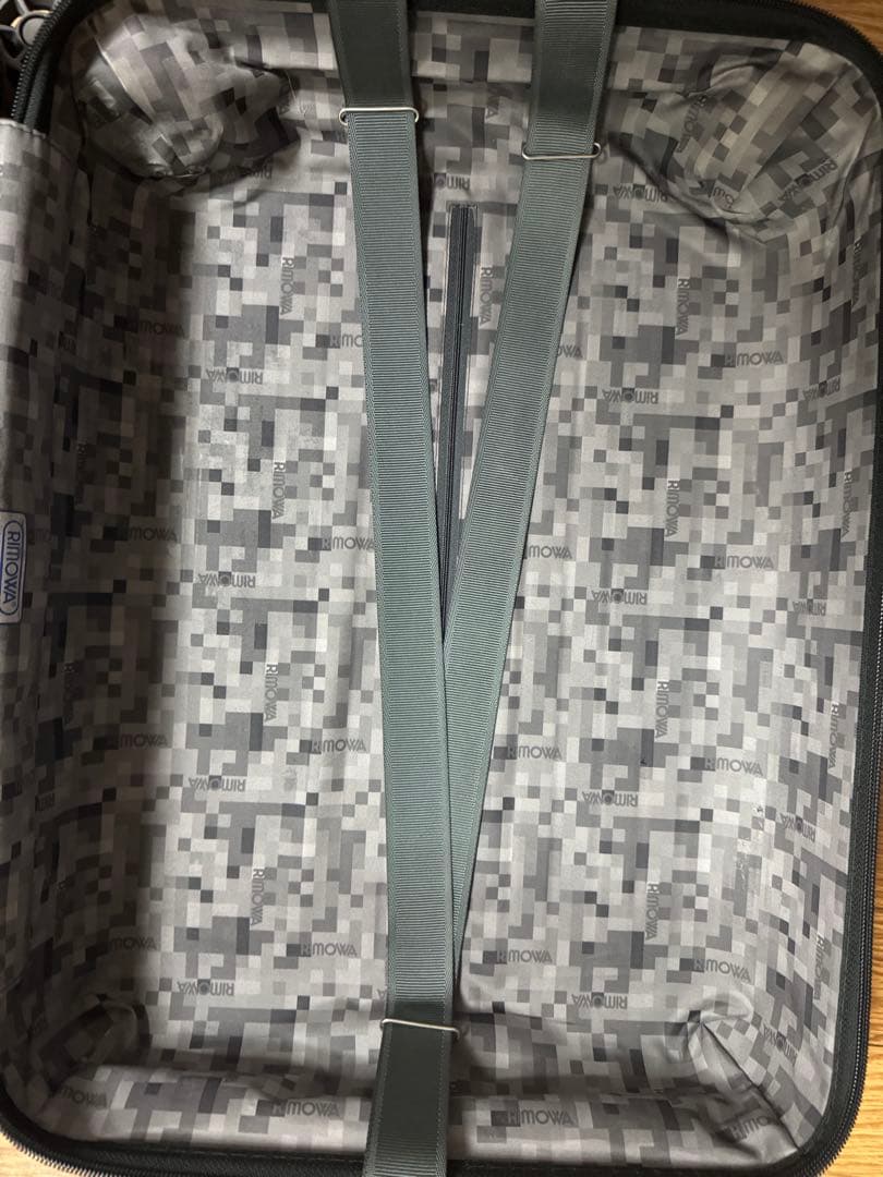 リモワ　サルサ　ブラック　32L 4輪　キャビン　機内持ち込み