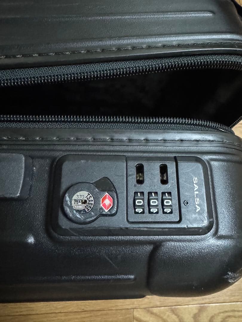 リモワ　サルサ　ブラック　32L 4輪　キャビン　機内持ち込み