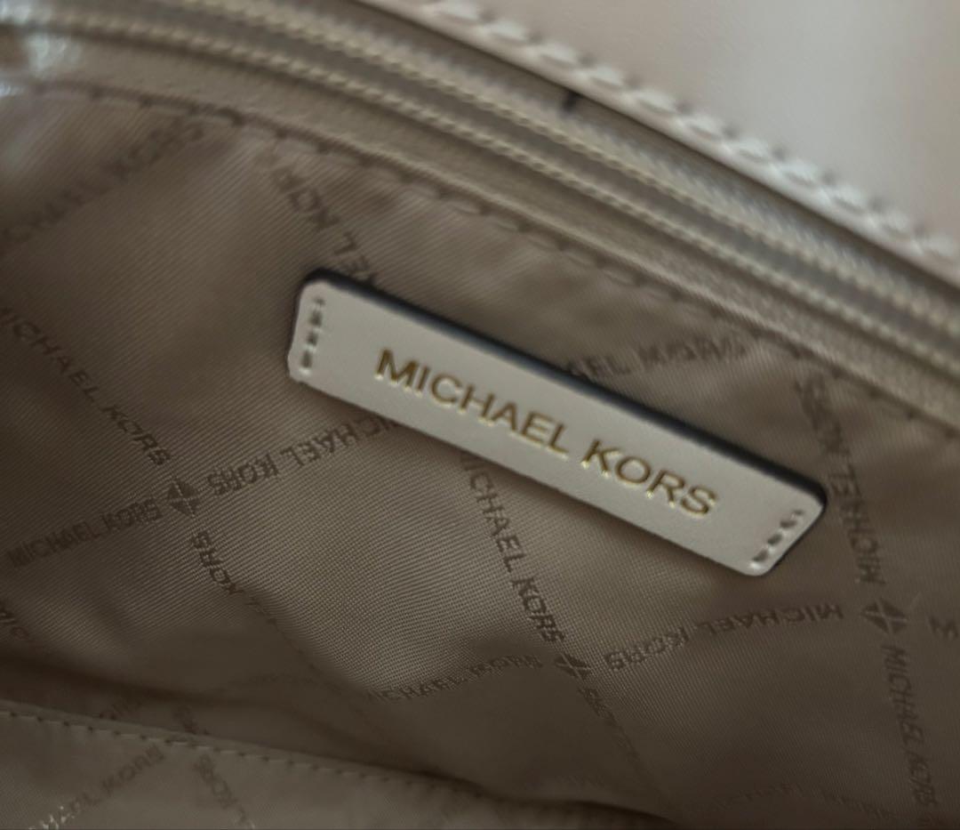 MICHAEL KORS SHEILA センタージップ サッチェル スモール