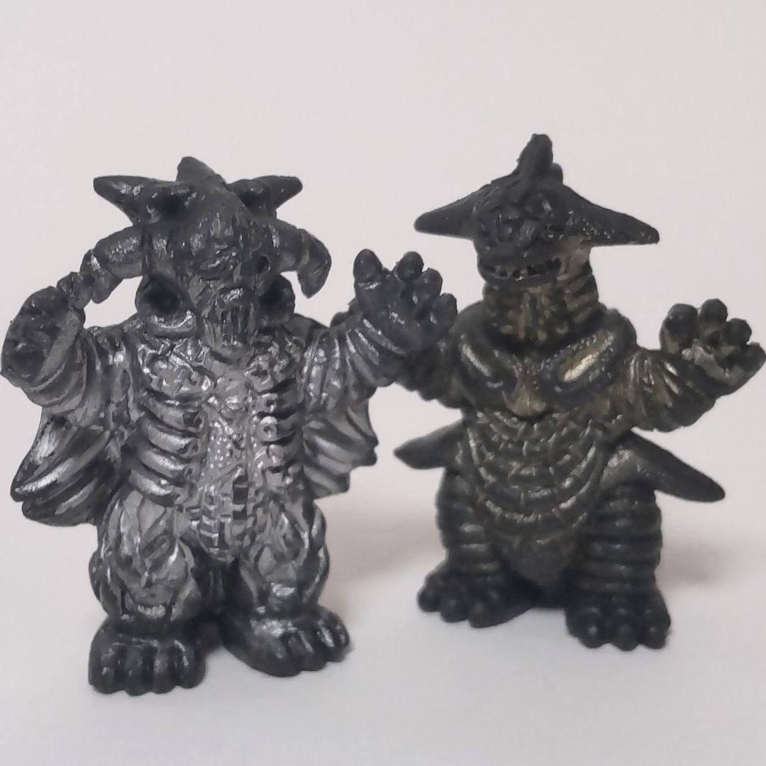 sasuさん用★コレ330,331　ウルトラマン怪獣消しゴム　デビロン＆ガモス黒