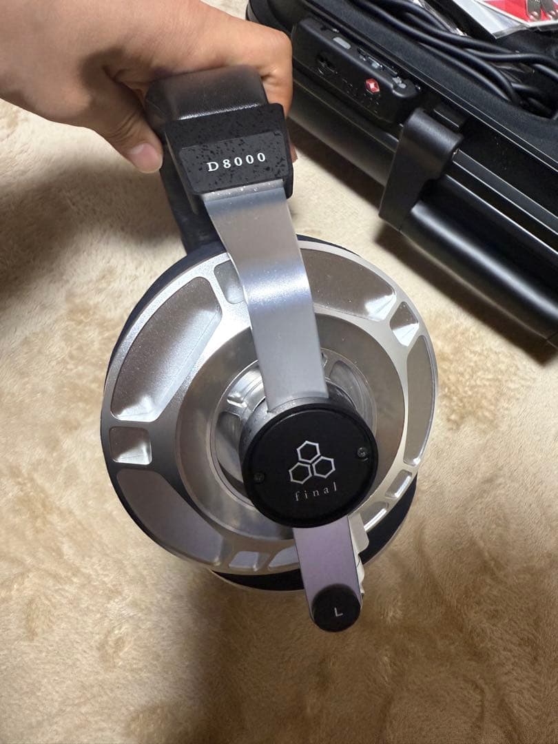 美品 final D8000 シルバー プロテクトケース付き【付属品完備】