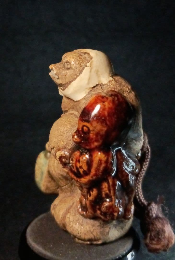 向井和平 在銘 根付「蛸と酒を買って帰る狸 」砥部焼 中興の祖 名品