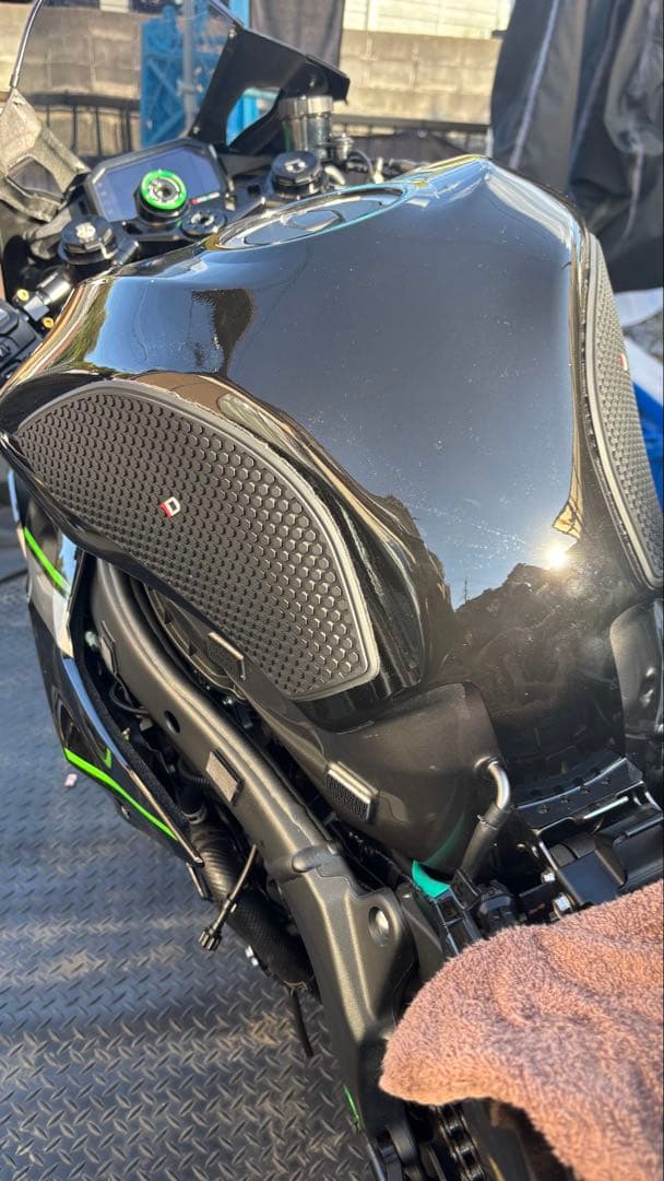 zx6r 2024 タンクカバー　ABSプラ　黒