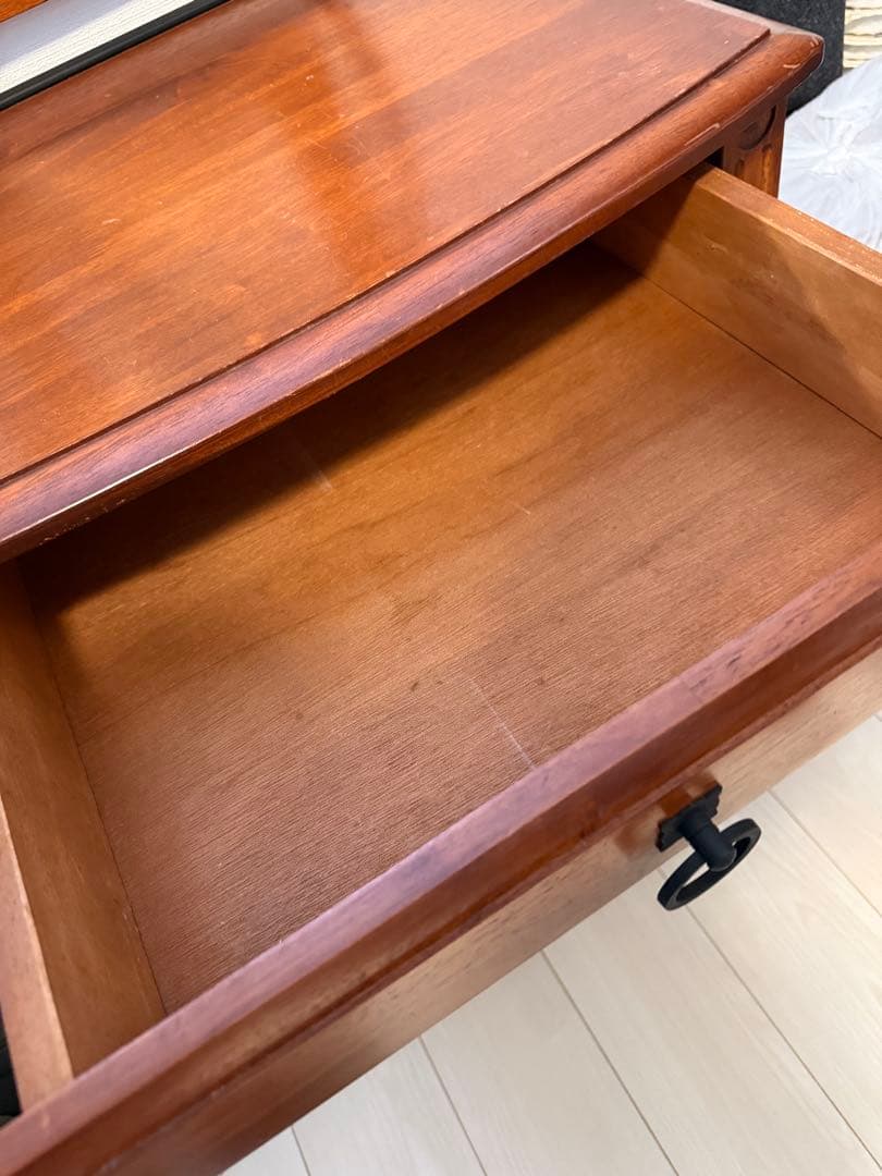 優美な曲線を描く ロートアイアン ドレッサー スツール別売り