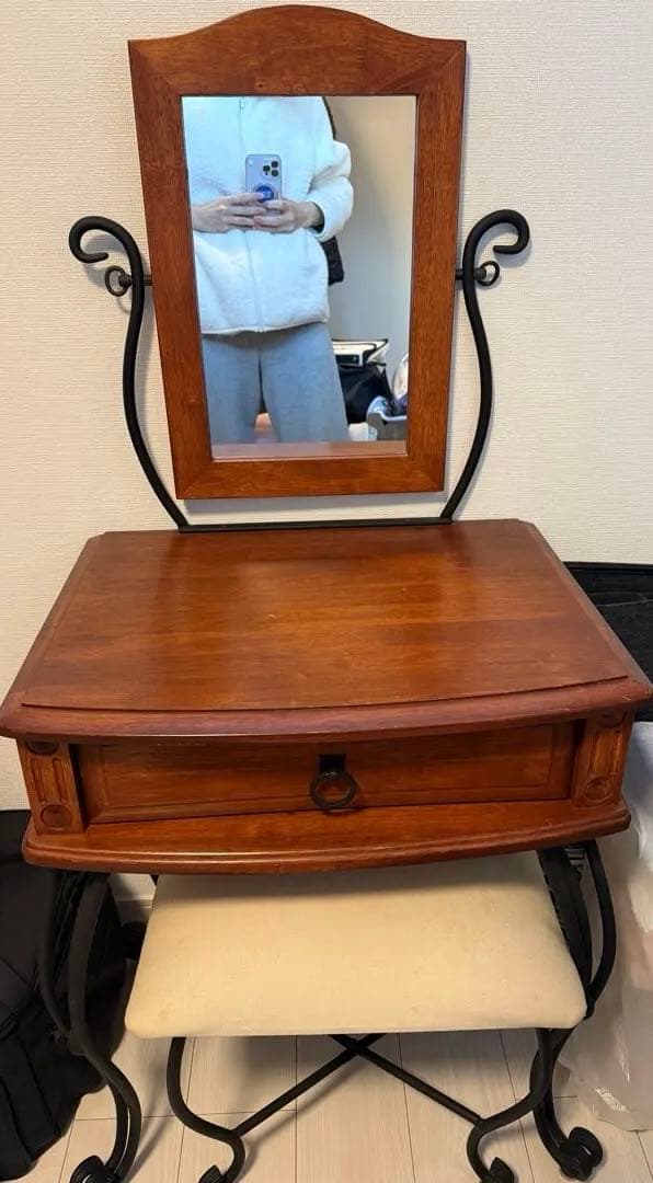 優美な曲線を描く ロートアイアン ドレッサー スツール別売り