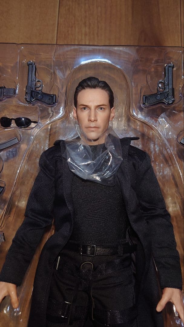 ホットトイズ　マトリックス ネオ フィギュア 　hottoys Neo