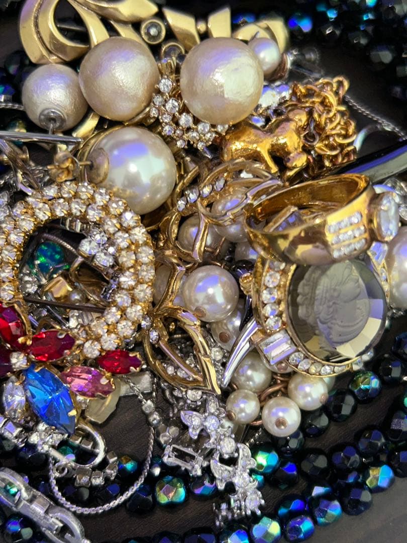 け*ー様 【遺品整理】アクセサリー大量 まとめ売り 金/シルバーの可能性あり