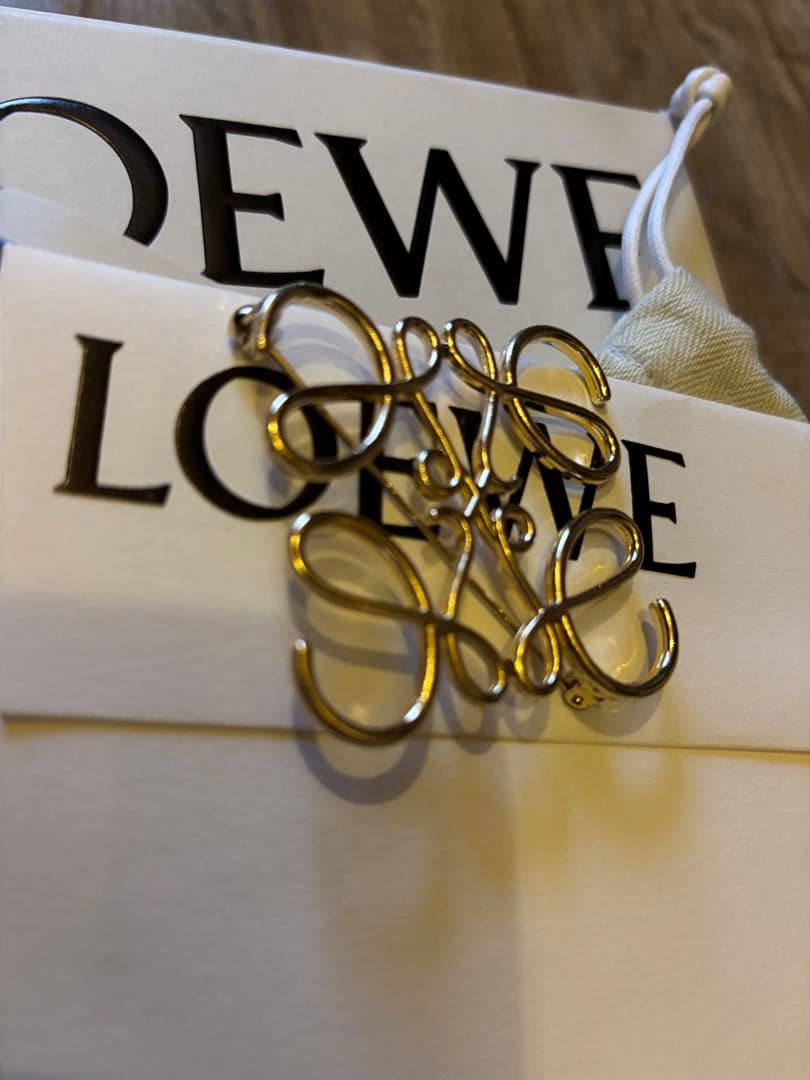 ロエベ　LOEWE アナグラムゴールド　ブローチ