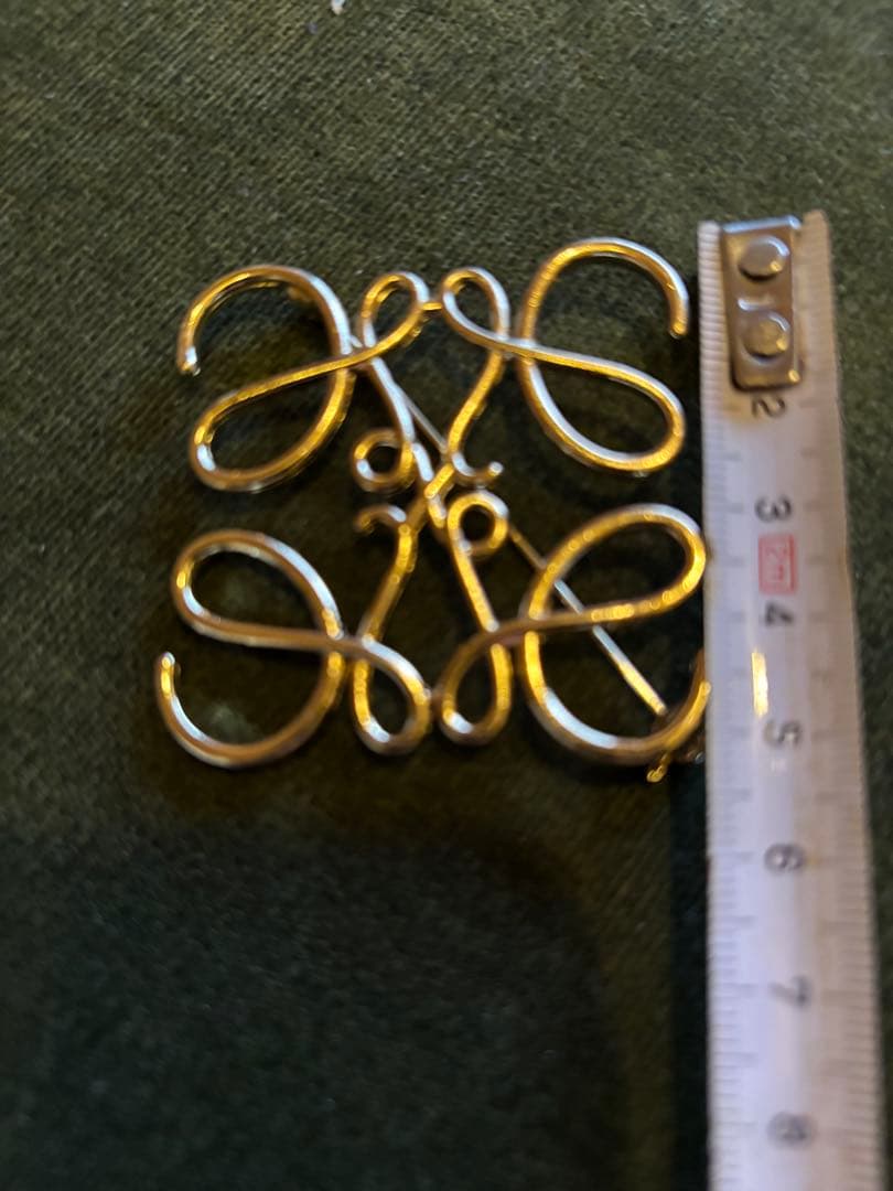 ロエベ　LOEWE アナグラムゴールド　ブローチ