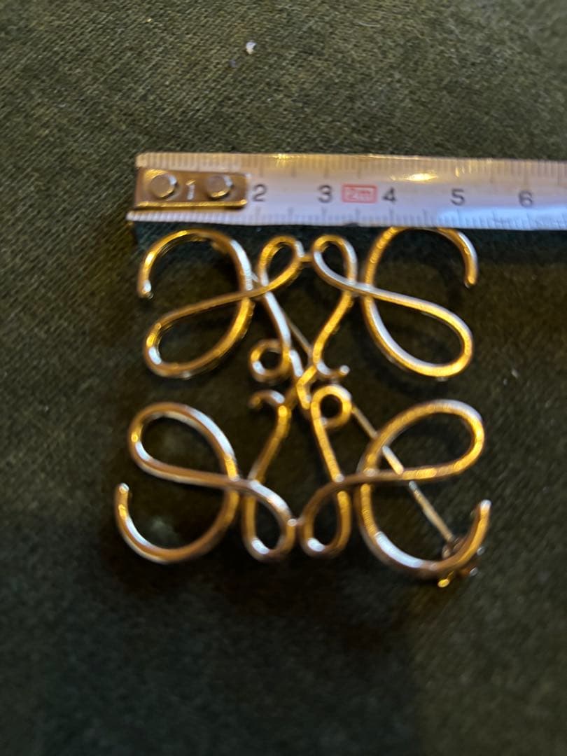 ロエベ　LOEWE アナグラムゴールド　ブローチ