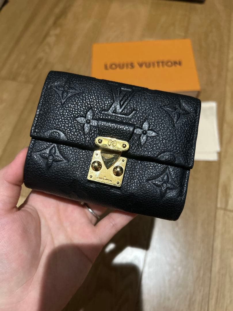 超美品 ルイヴィトン 現行 アンプラント ポルトフォイユメティスコンパクト 黒