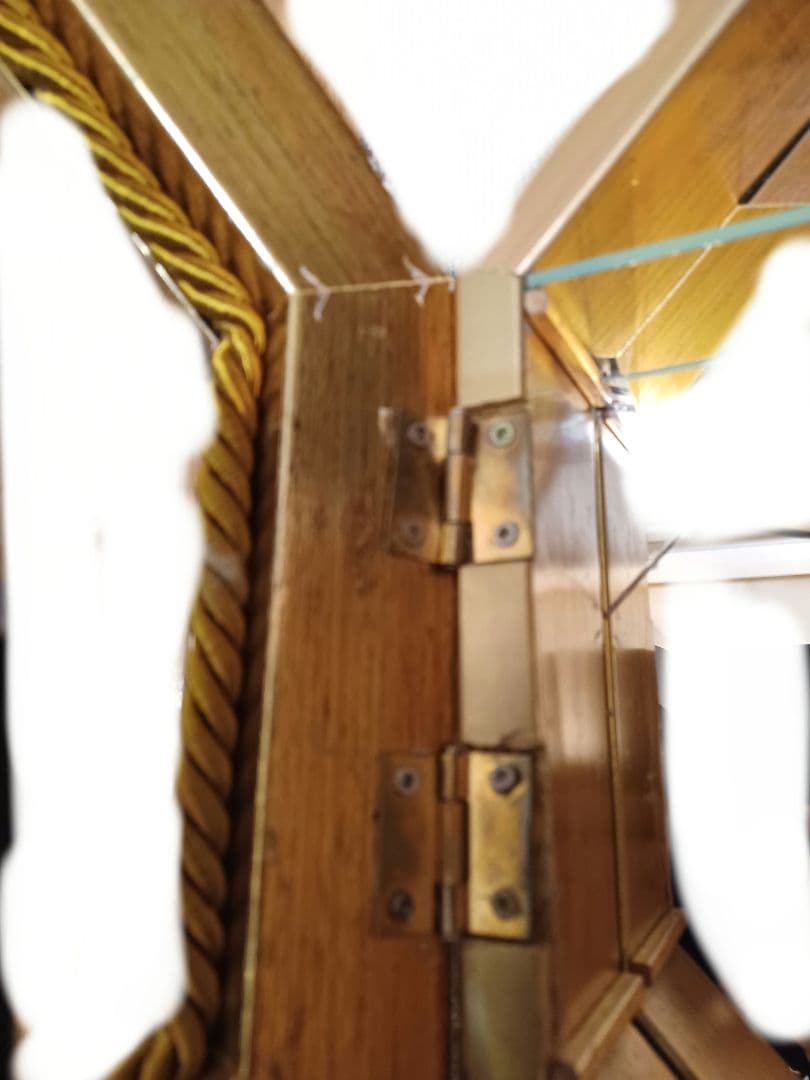 八角形のガラスショーケース