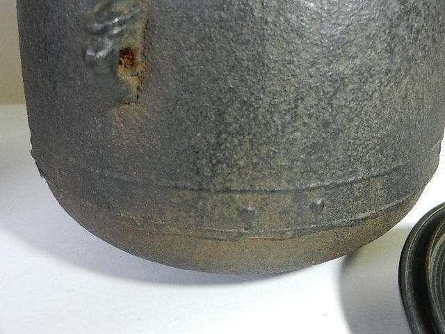 釜師「清光」作「萬代屋釜」（高１９．５㌢、口９．５㌢、胴２１．５㌢）