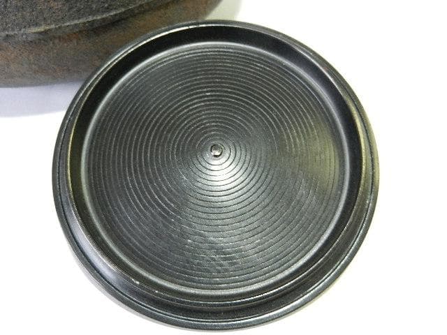 釜師「清光」作「萬代屋釜」（高１９．５㌢、口９．５㌢、胴２１．５㌢）