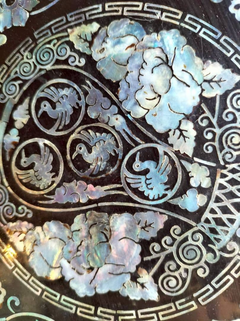 貝細工装飾の木製テーブル　御膳　螺鈿　使用感有