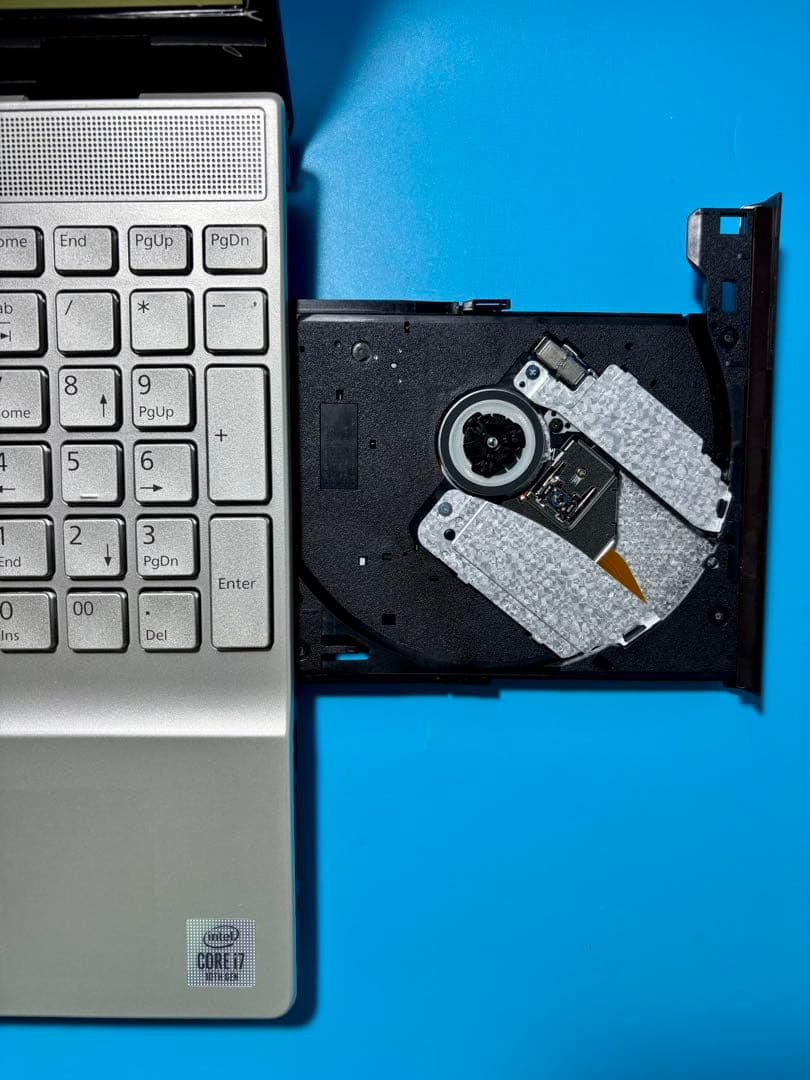 富士通 LIFEBOOK AH56/E2 i7 10510U SSD 2TB