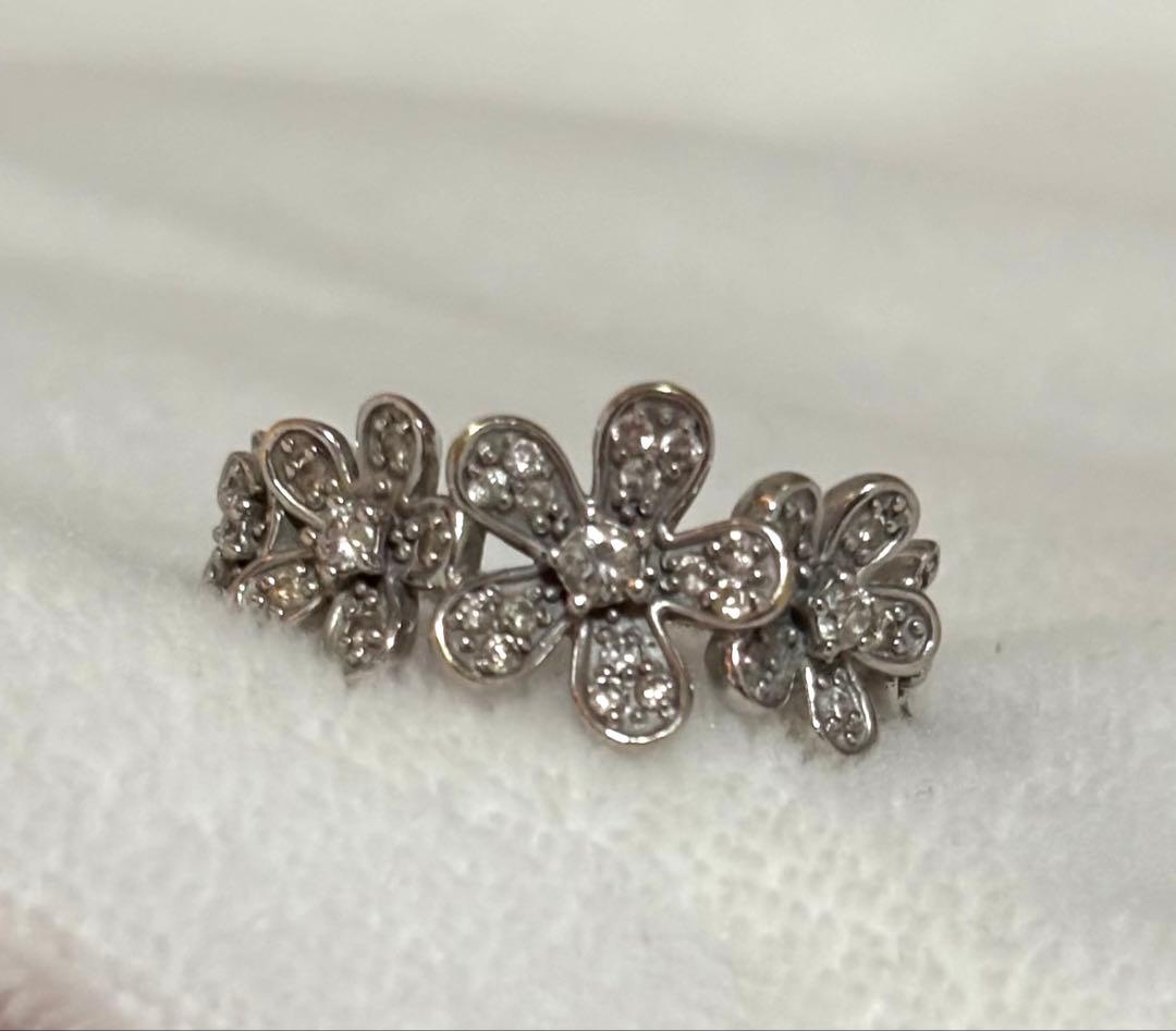 ホワイトゴールド　ダイヤモンド　フラワー　リング