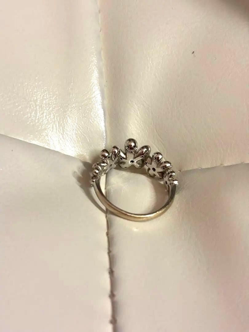 ホワイトゴールド　ダイヤモンド　フラワー　リング