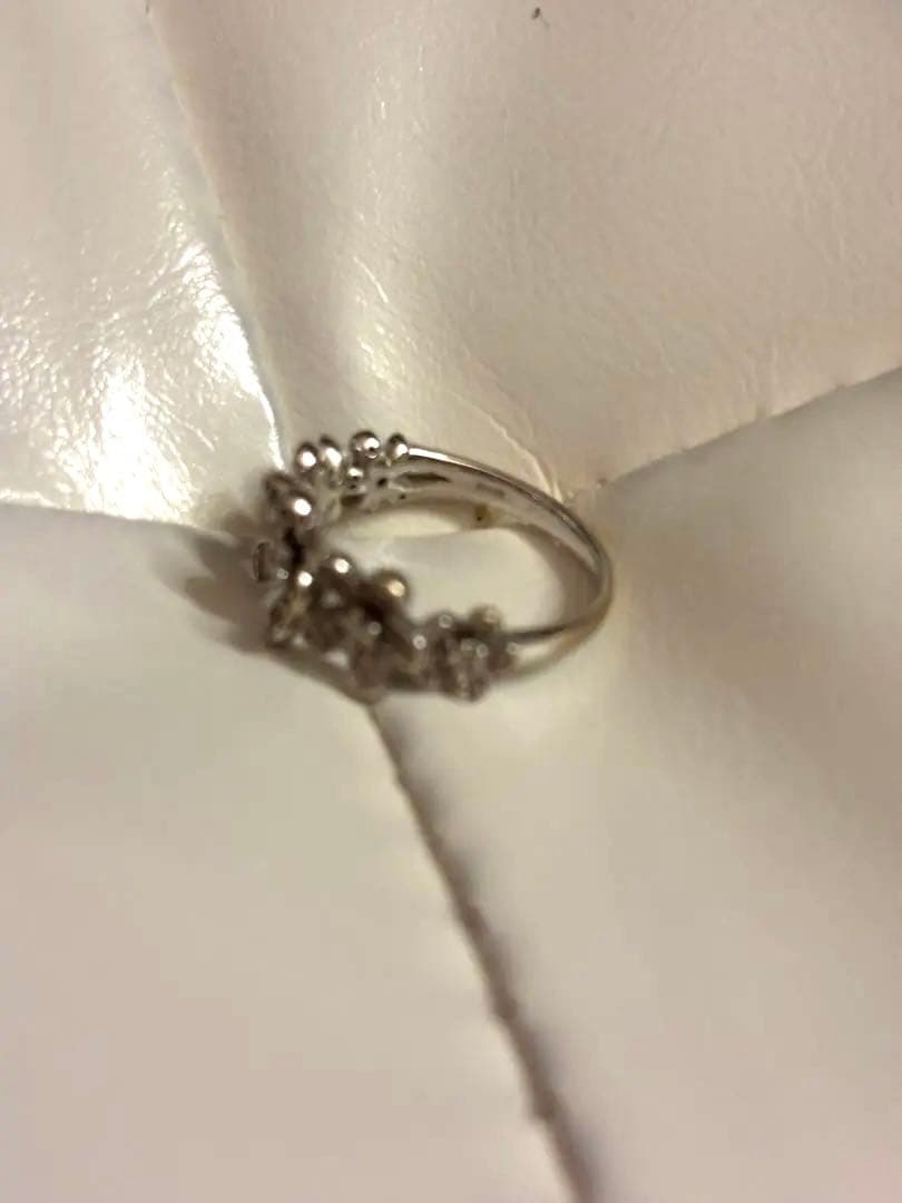 ホワイトゴールド　ダイヤモンド　フラワー　リング