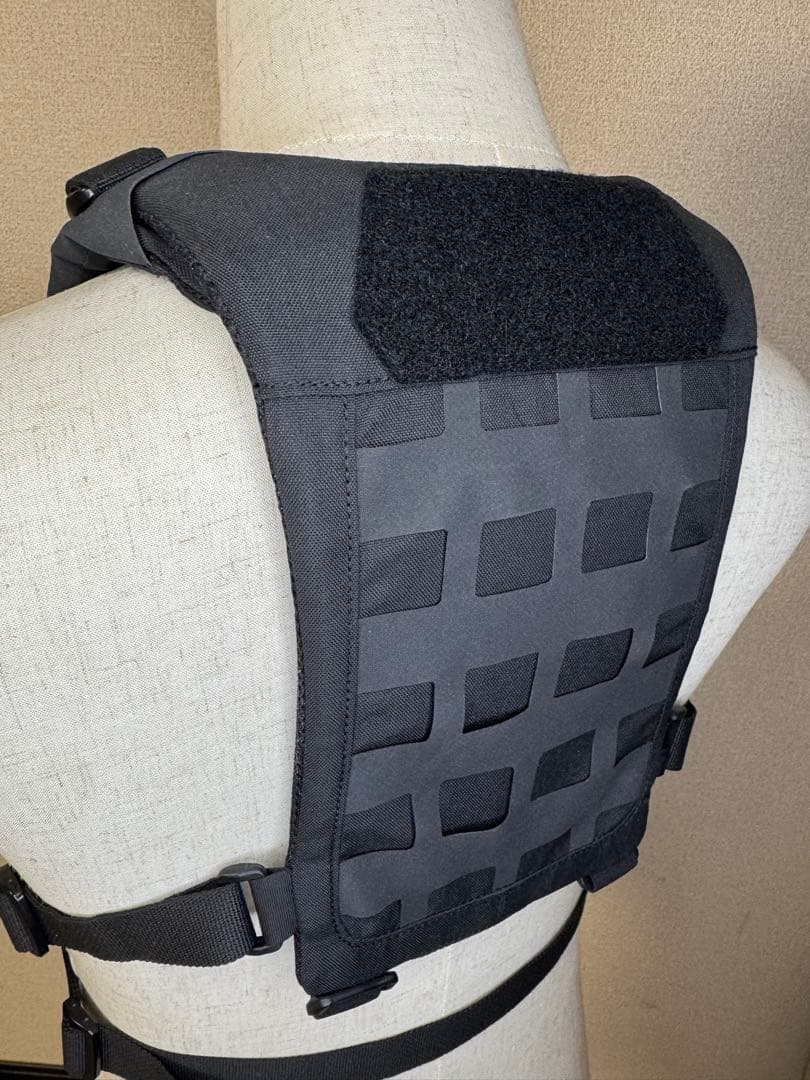 【オーダー品】P90 マガジン用 チェストリグ 黒 マガジン２本付き