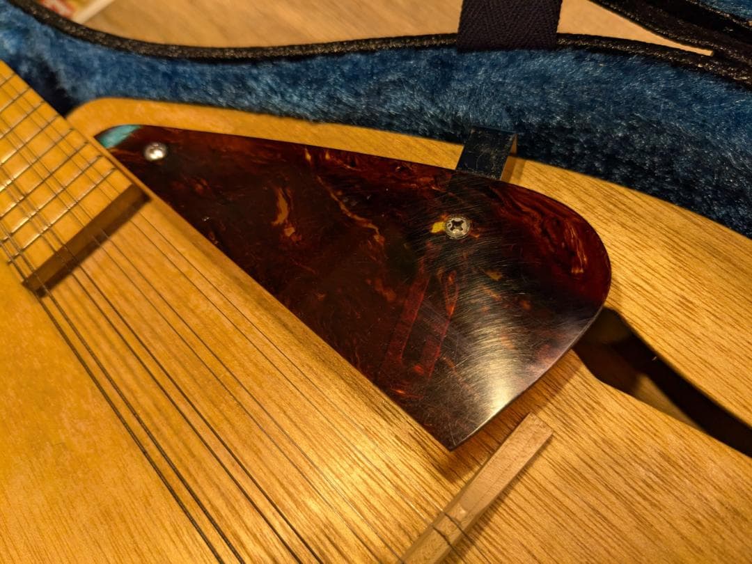 初心者用フラットマンドリン（1990年代製作）専用ハードケース付