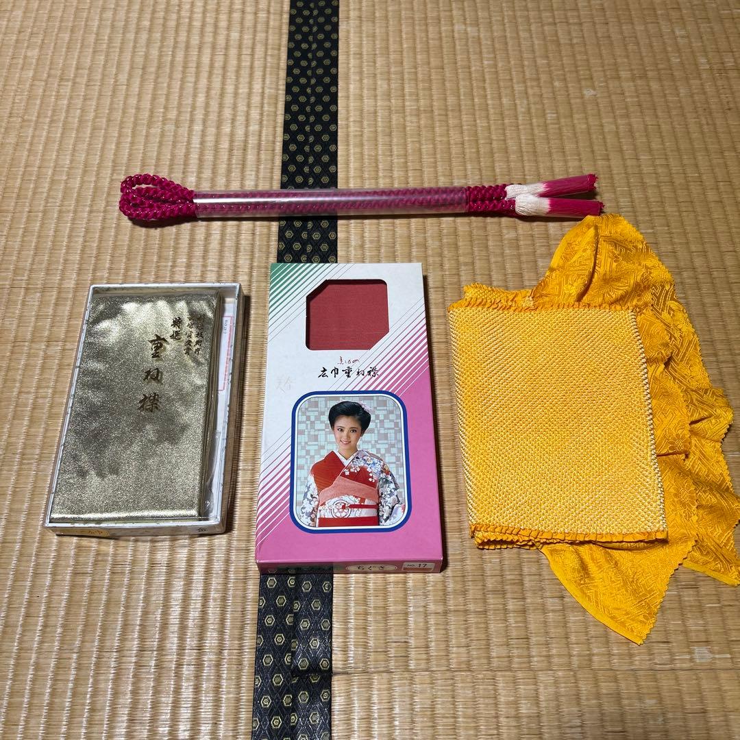 正絹の振袖 黒と赤の花柄　振り袖フルセット