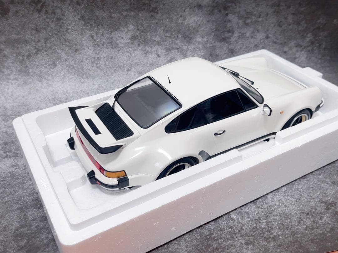 ミニチャンプス　1/12 ポルシェ 911 ターボ （1977） ホワイト