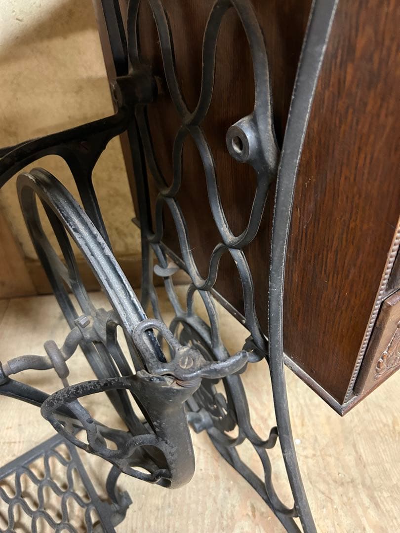 Pちゃん　アンティークシンガーミシン テーブル　天板欅一枚板