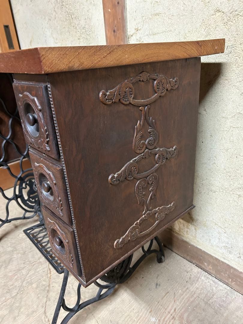 Pちゃん　アンティークシンガーミシン テーブル　天板欅一枚板