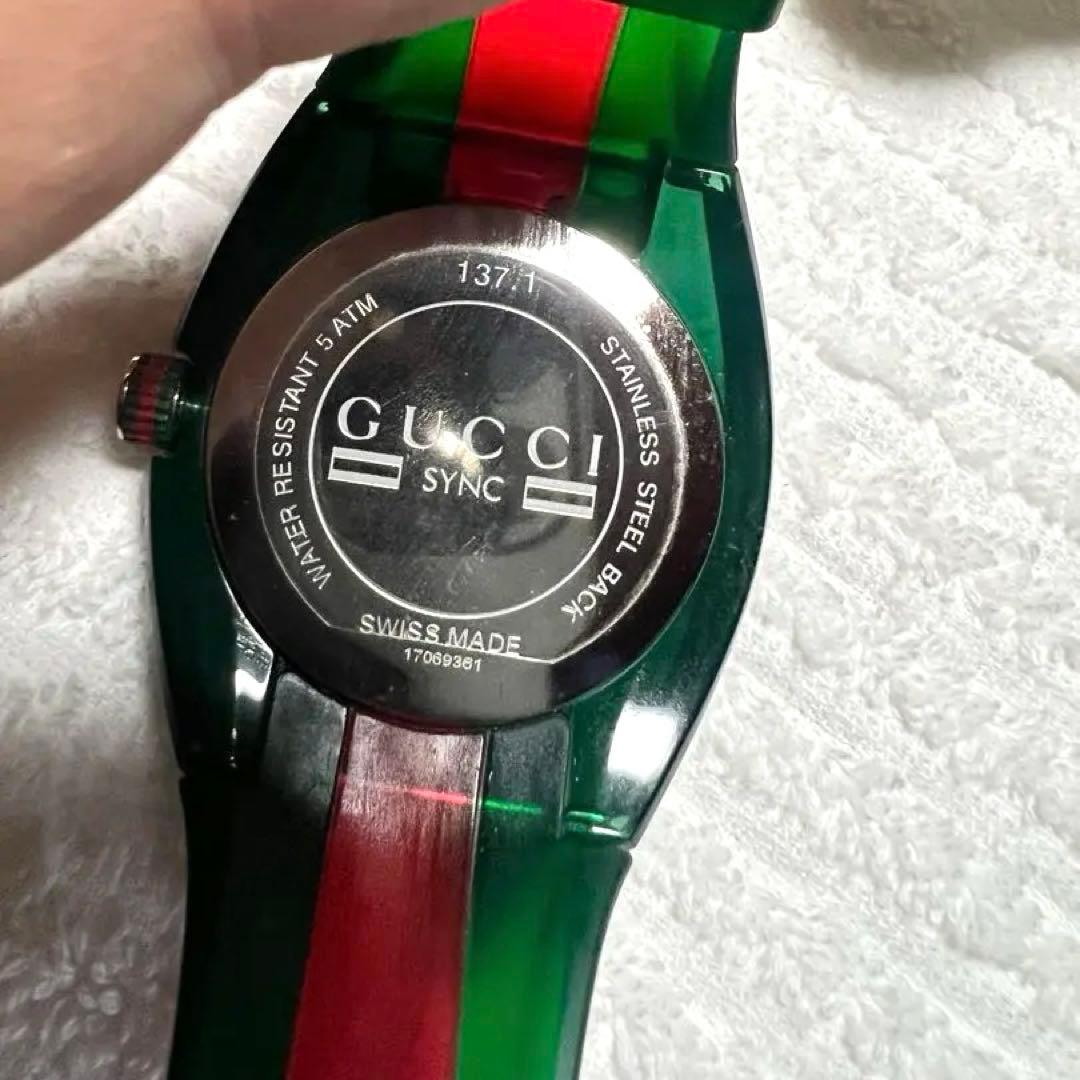 今だけ値下げGUCCI グリーン/レッド ラバーベルト時計ユニセックス