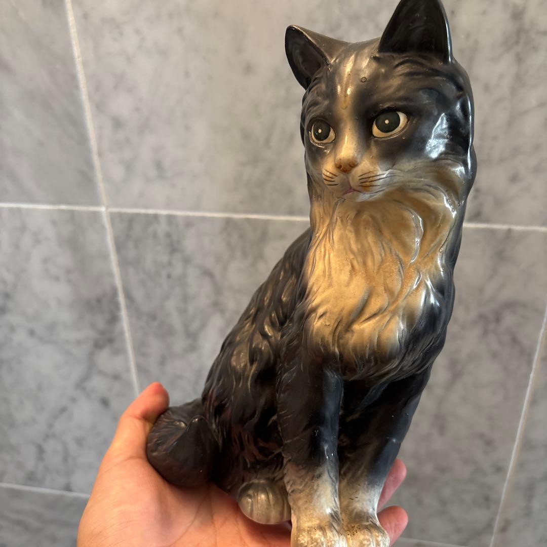 アメリカ70年代手描きの瞳が美しく、とても雰囲気がある猫ちゃんの陶器オブジェ