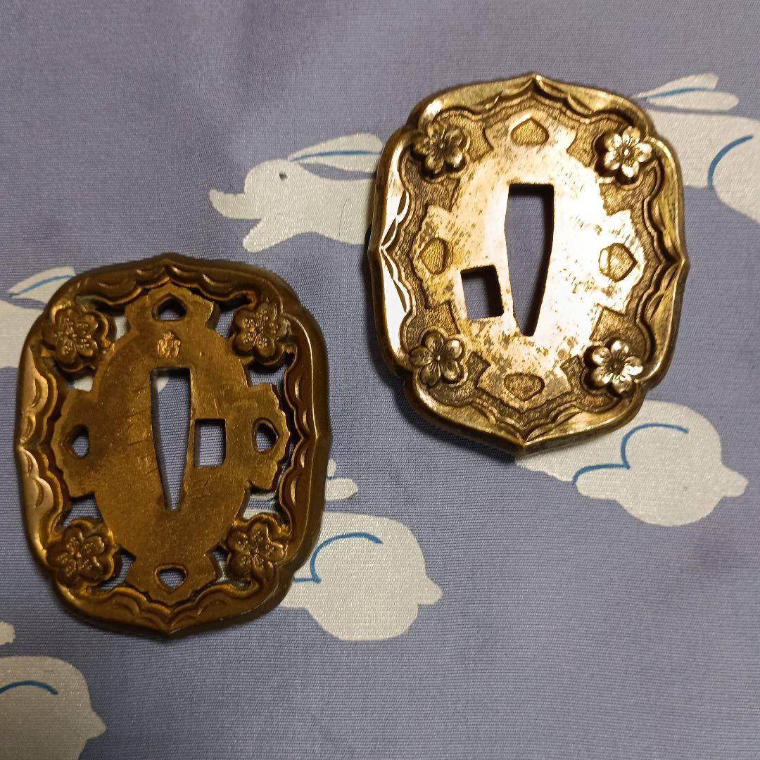 桜花模様の金属製鍔2個(軍刀用)
