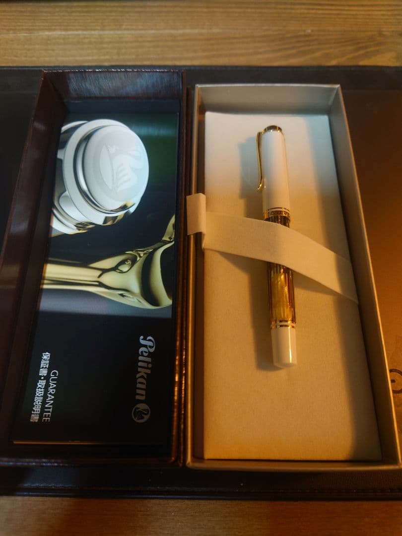 ペリカン スーベレーン M400 万年筆 ホワイトトータス F 細字