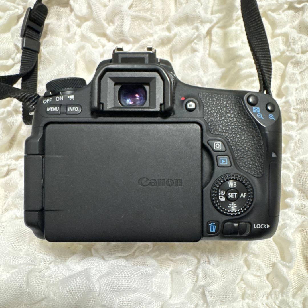 Canon EOS 8000D ダブルズームキット