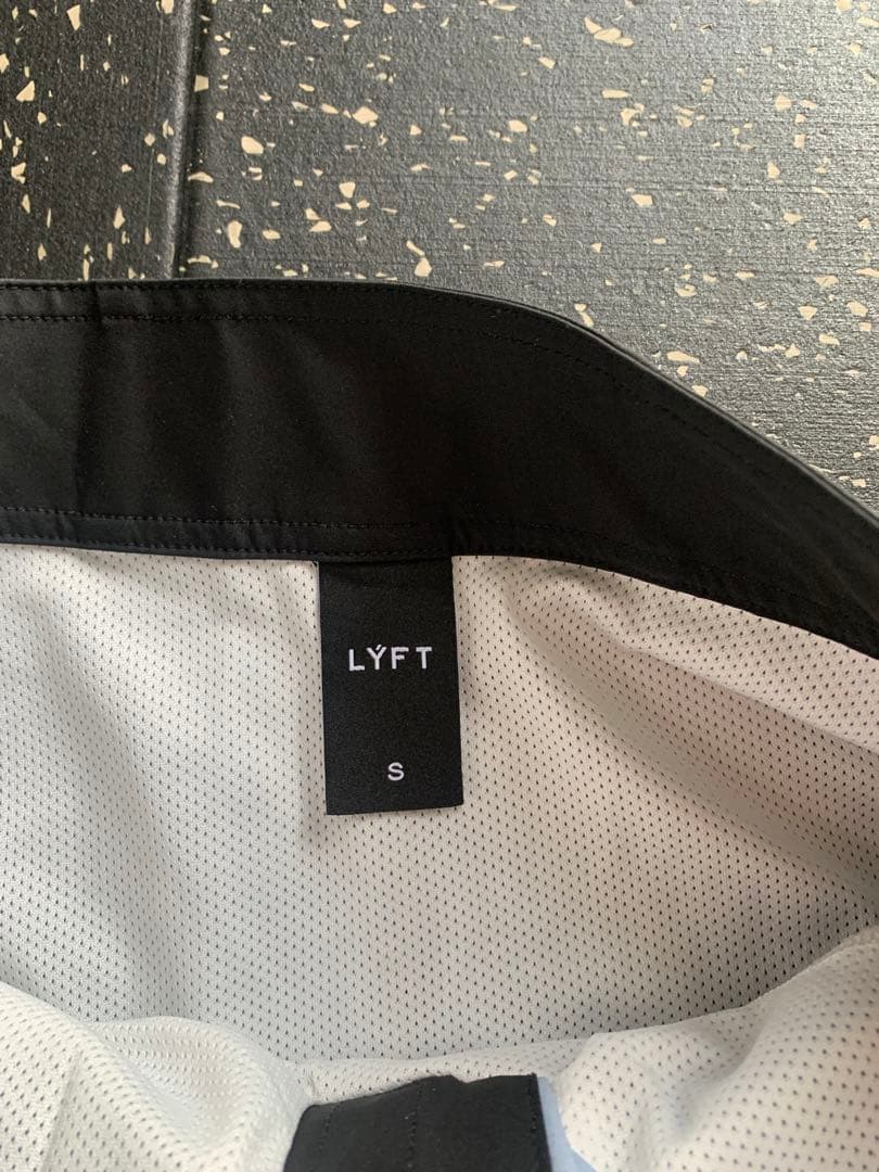 LYFT サーフパンツSサイズ レッド 完売品　ステージショーツ