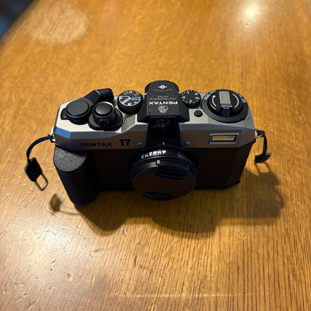 PENTAX 17 フィルムカメラ シルバー/ブラック
