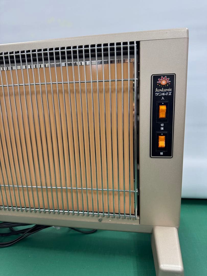 サンルミエキュート パールゴールド 遠赤外線ストーブパネル ヒーター 暖房器具