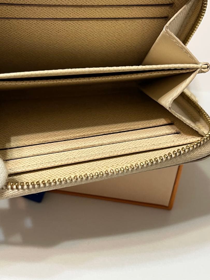 ルイヴィトン ダミエ アズール ジッピー パース コンパクトウォレット 白