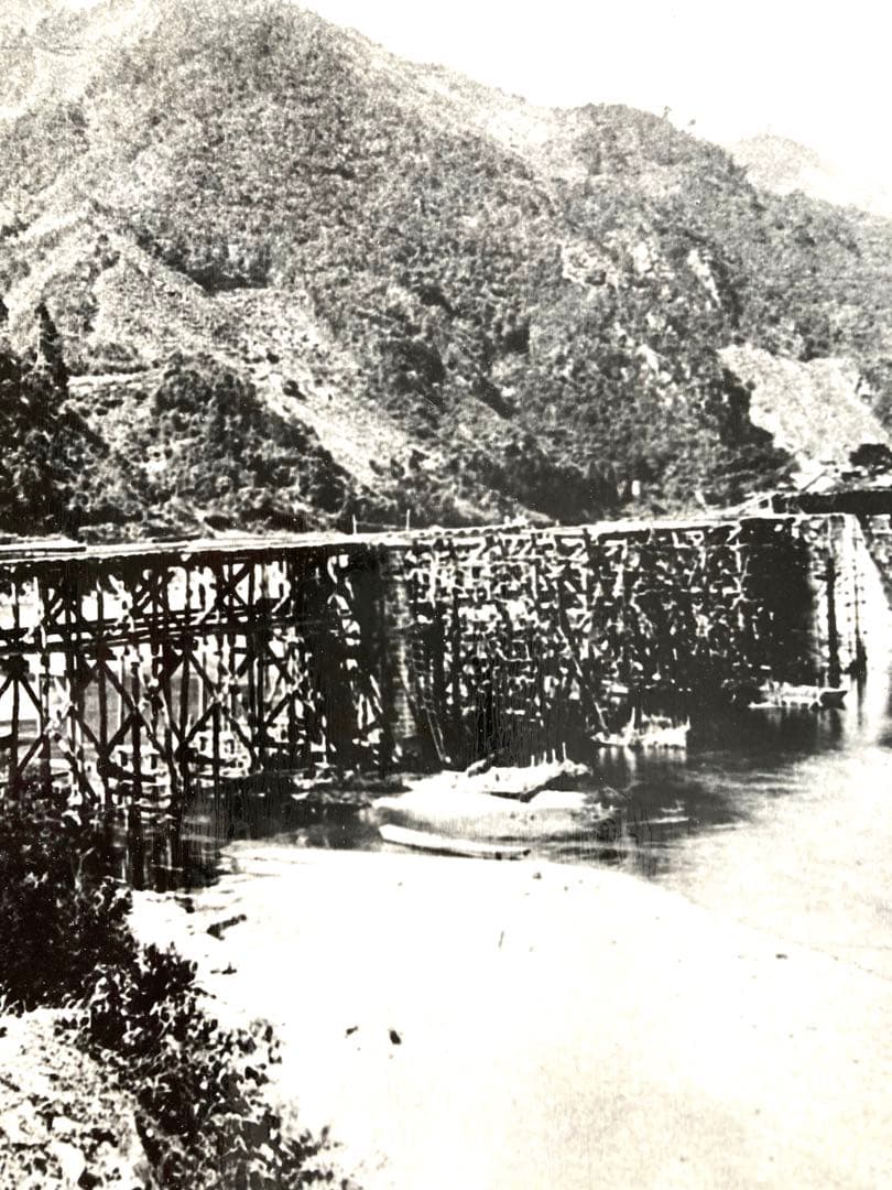 球磨川第一橋梁　鉄道橋の建設 モノクロ写真 ①