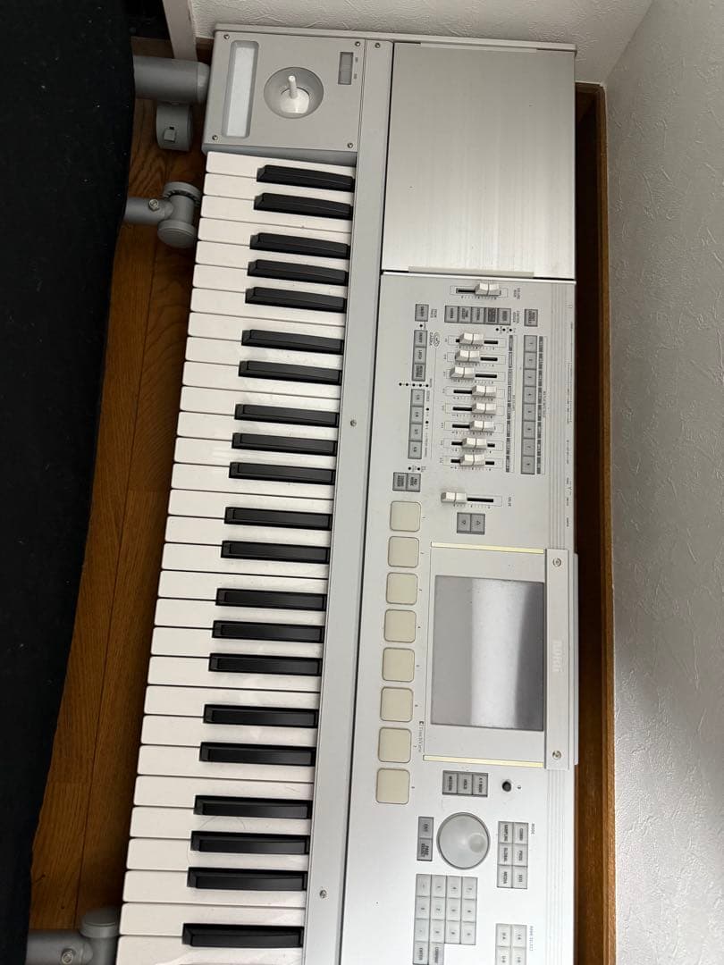 シンセサイザー　KORG