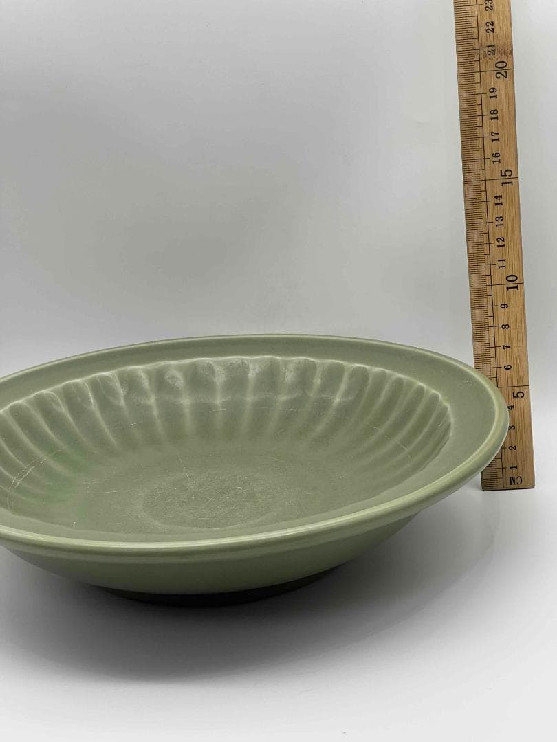 明時代　青磁　龍泉窯刻花大盤　青磁皿　唐物　古賞物　時代物(B-67)