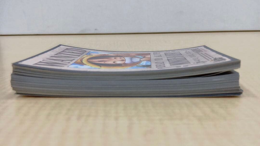 ❶ワンピース 紙類 ステッカー 輩缶バッジ マスコットなど まとめ売り