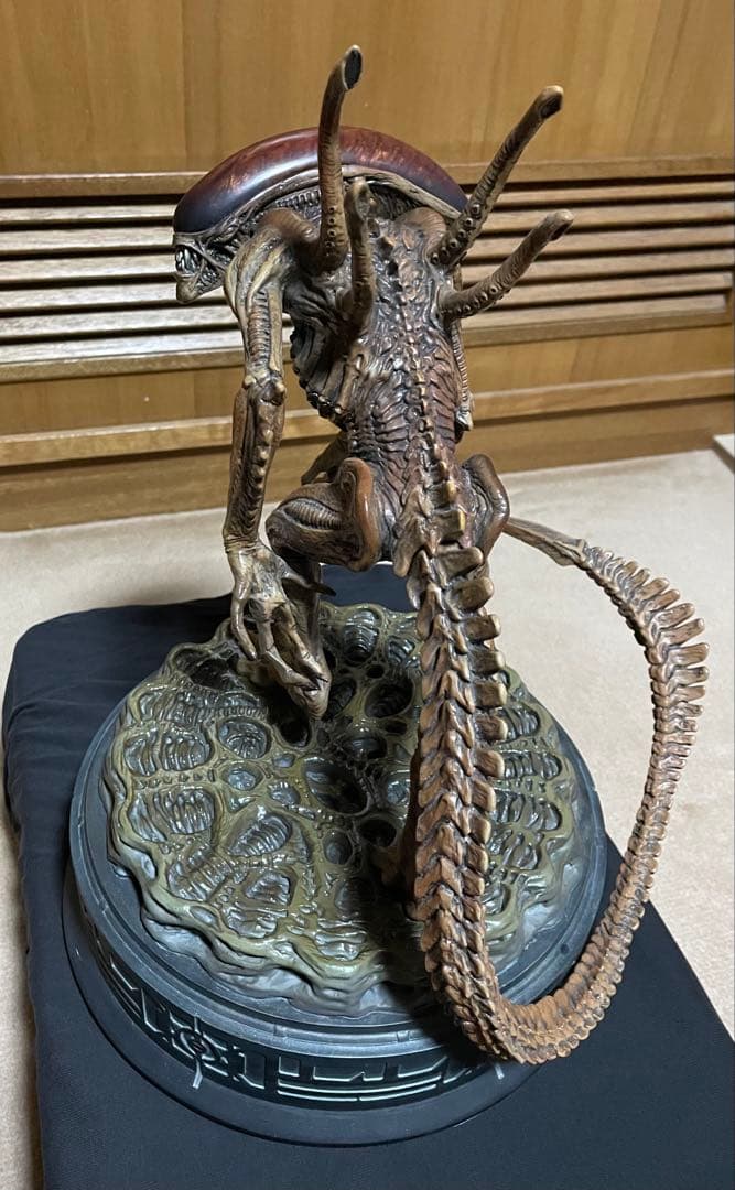 カ*シ様 【美品/元箱なし】SIDESHOW製 エイリアン4版ゼノモーフ スタチ