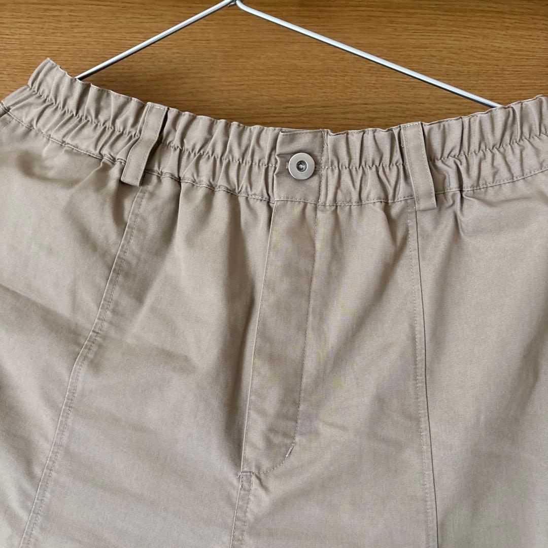 ゆったりシルエットのコクーンパンツ