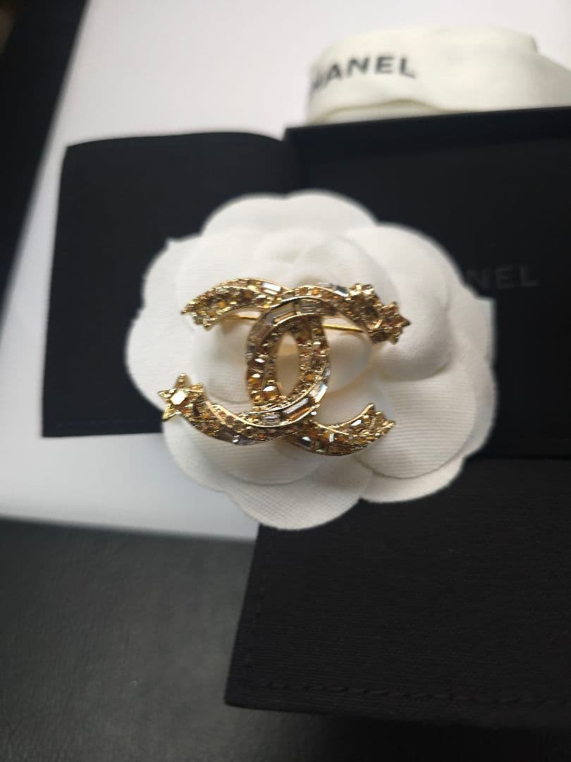 ココマーク ブローチ新品　ジェニー着用シャネルブローチ