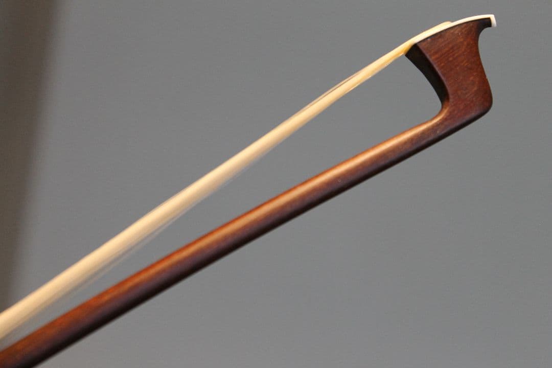 オールドバイオリン弓　絶妙な吸付と反発の妙、癖になる操作感　約百年前フレンチか