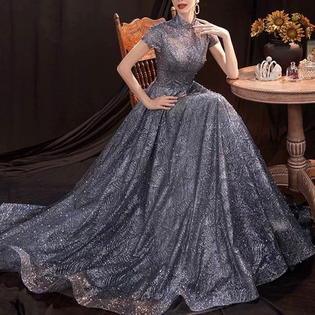 パール付き 煌びやかな生地が美しい 半袖のイブニングドレス