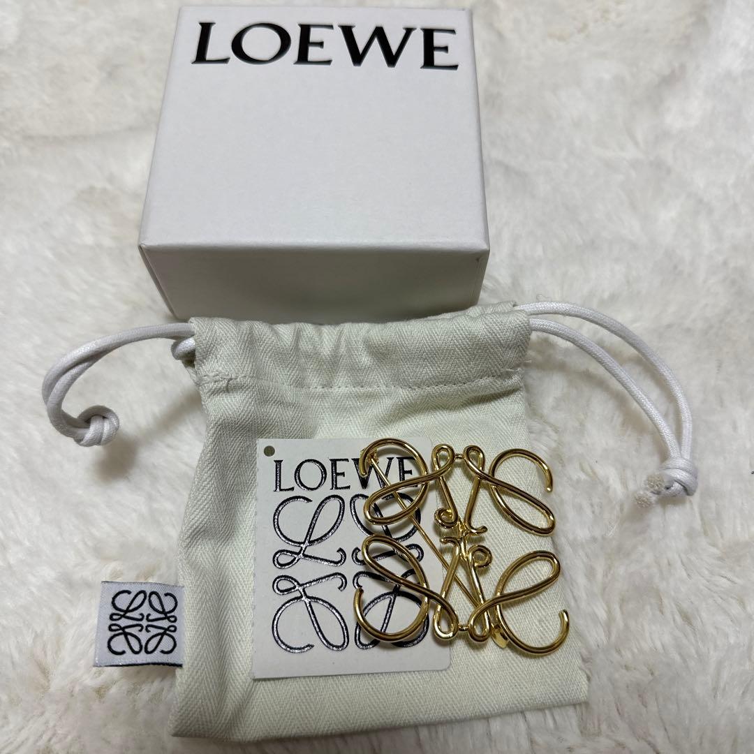 LOEWE ゴールド ロゴブローチ