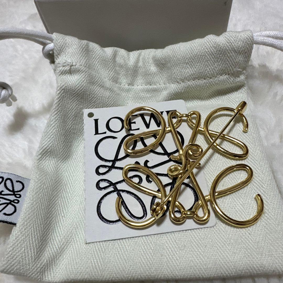 LOEWE ゴールド ロゴブローチ